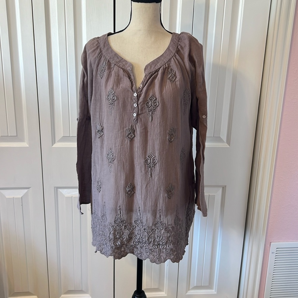 Monoreno Top with Decorative Stitching
